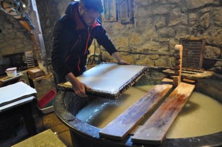 Papier artisanale, Pérouges (France)