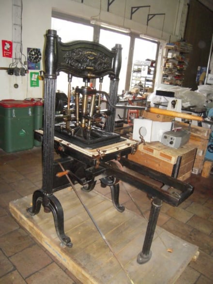 Kniehebelpresse (26051) 002